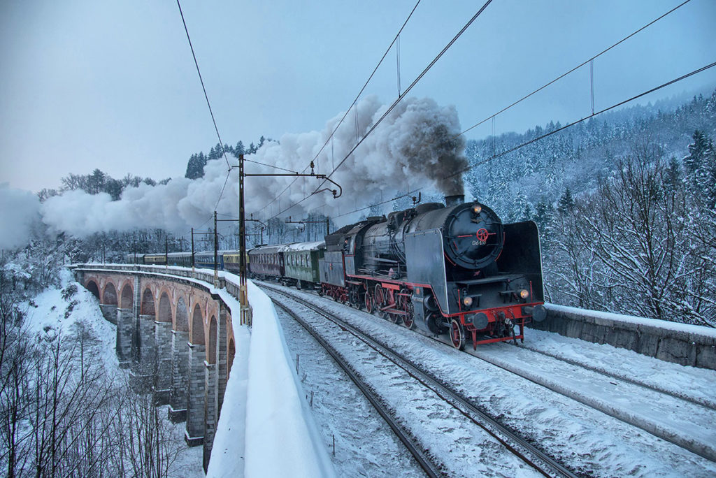 160 ton tehta lokomotiva SŽ 06-018, ko je napolnjena z vodo in premogom. Velja za najtežjo lokomotivo v našem muzeju. Foto: Niko Dolžan.