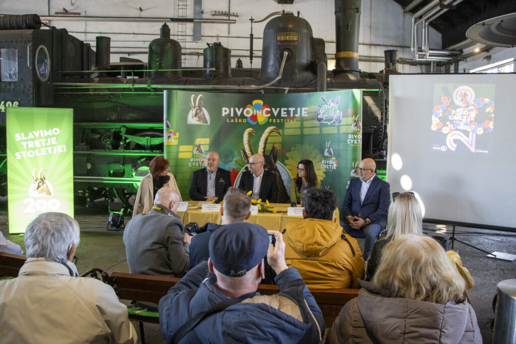 Tiskovna konferenca Pivo in cvetje 2025. Foto: Železniški muzej Slovenskih železnic