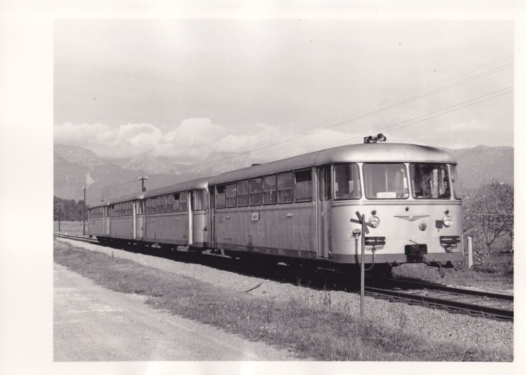 Šinobus JŽ 812/818 na kamniški progi v 1960-ih letih. Vir: Železniški muzej Slovenskih železnic