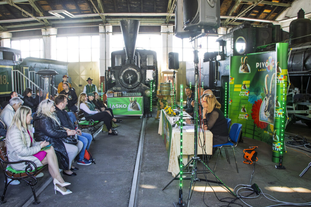 Tiskovna konferenca Pivo in cvetje 2026. Foto: Železniški muzej Slovenskih železnic